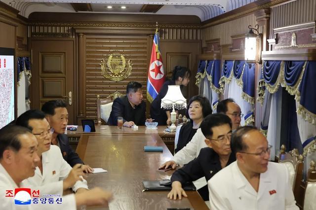 星空体育-金正恩“多边首秀”，女儿两度亮相