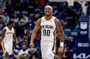 状态火热！布鲁斯-布朗半场7投5中&amp;罚球2中2 得到14分2板2断